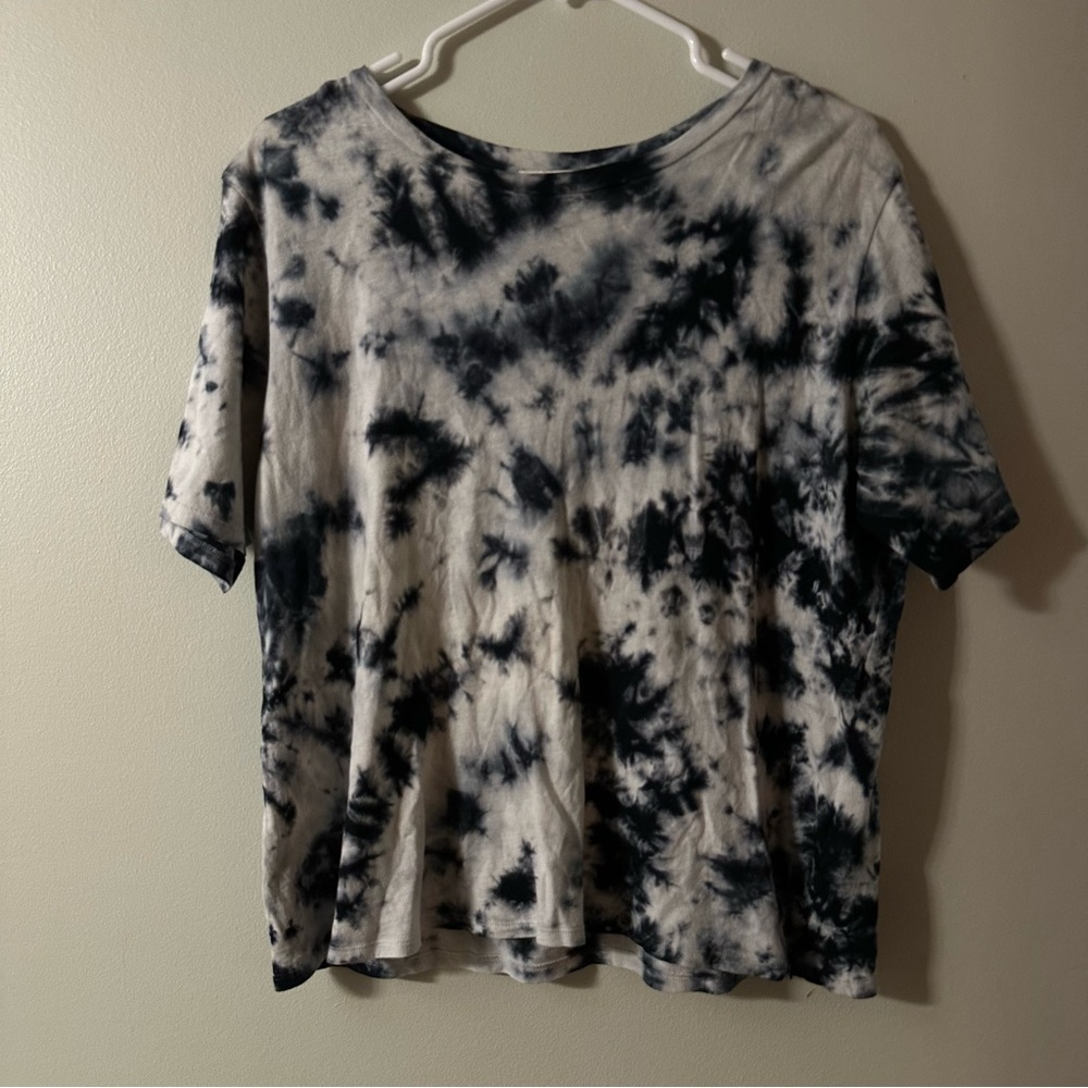 Elizabeth and James Black and White Boxy Short Sleeve Tee